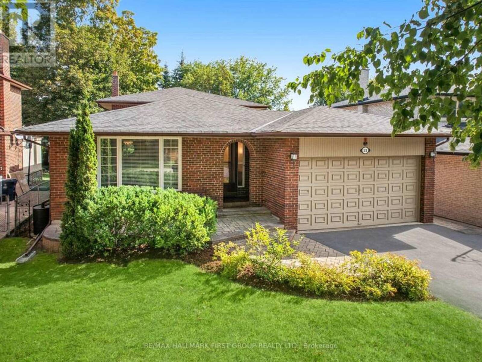 21 IVAN ROAD, Toronto, Ontario M1C 1V1