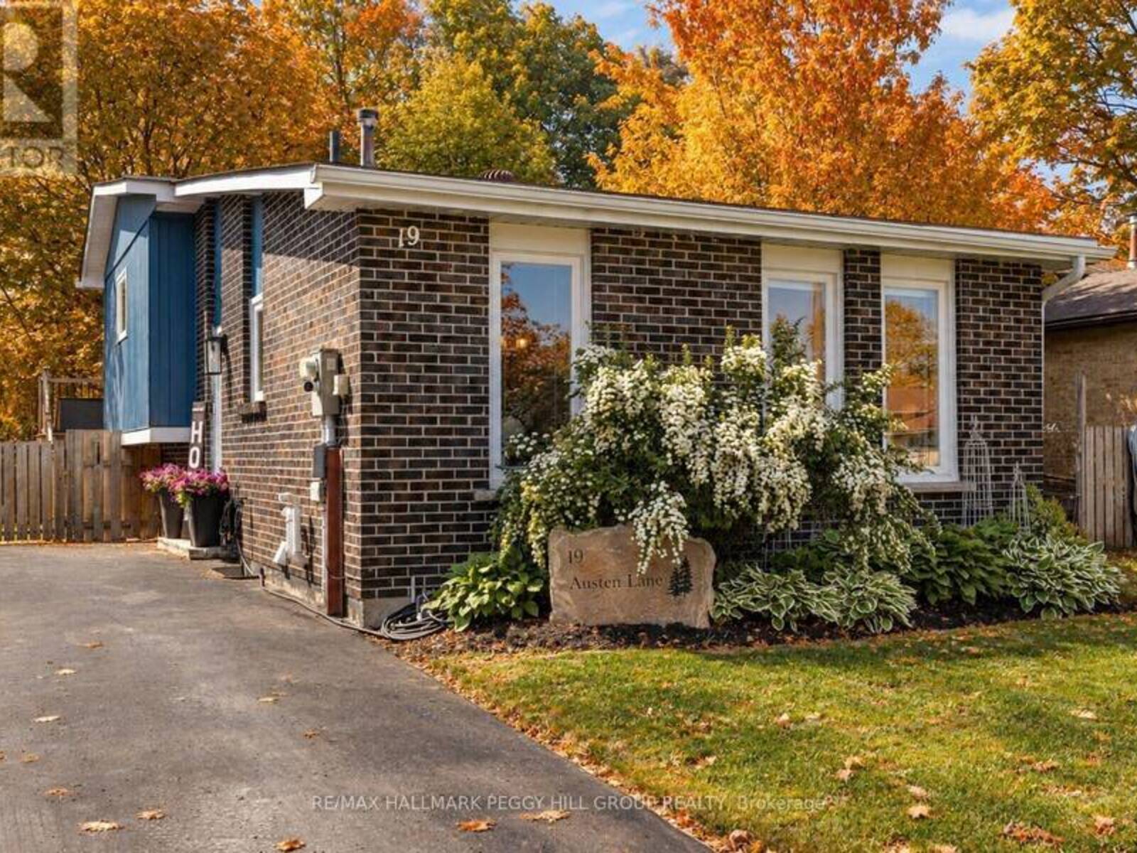 19 AUSTEN LANE, Barrie, Ontario L4N 4V4