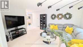 68 BENJAMIN DRIVE | Hamilton Ontario | Slide Image Eight