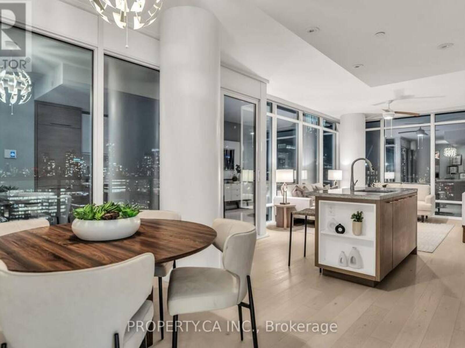 3002 - 488 UNIVERSITY AVENUE, Toronto, Ontario M5G 0C1