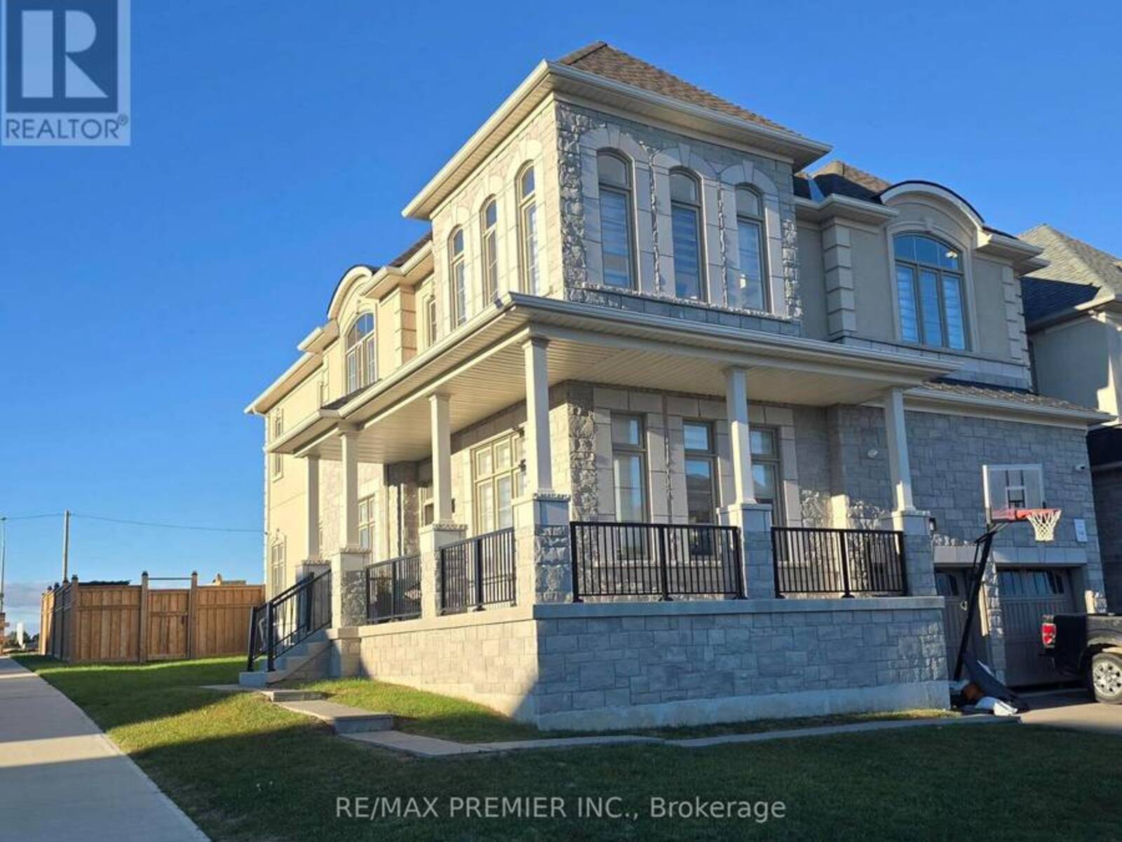 106 ED EWERT AVENUE, Clarington, Ontario L1B 0W7