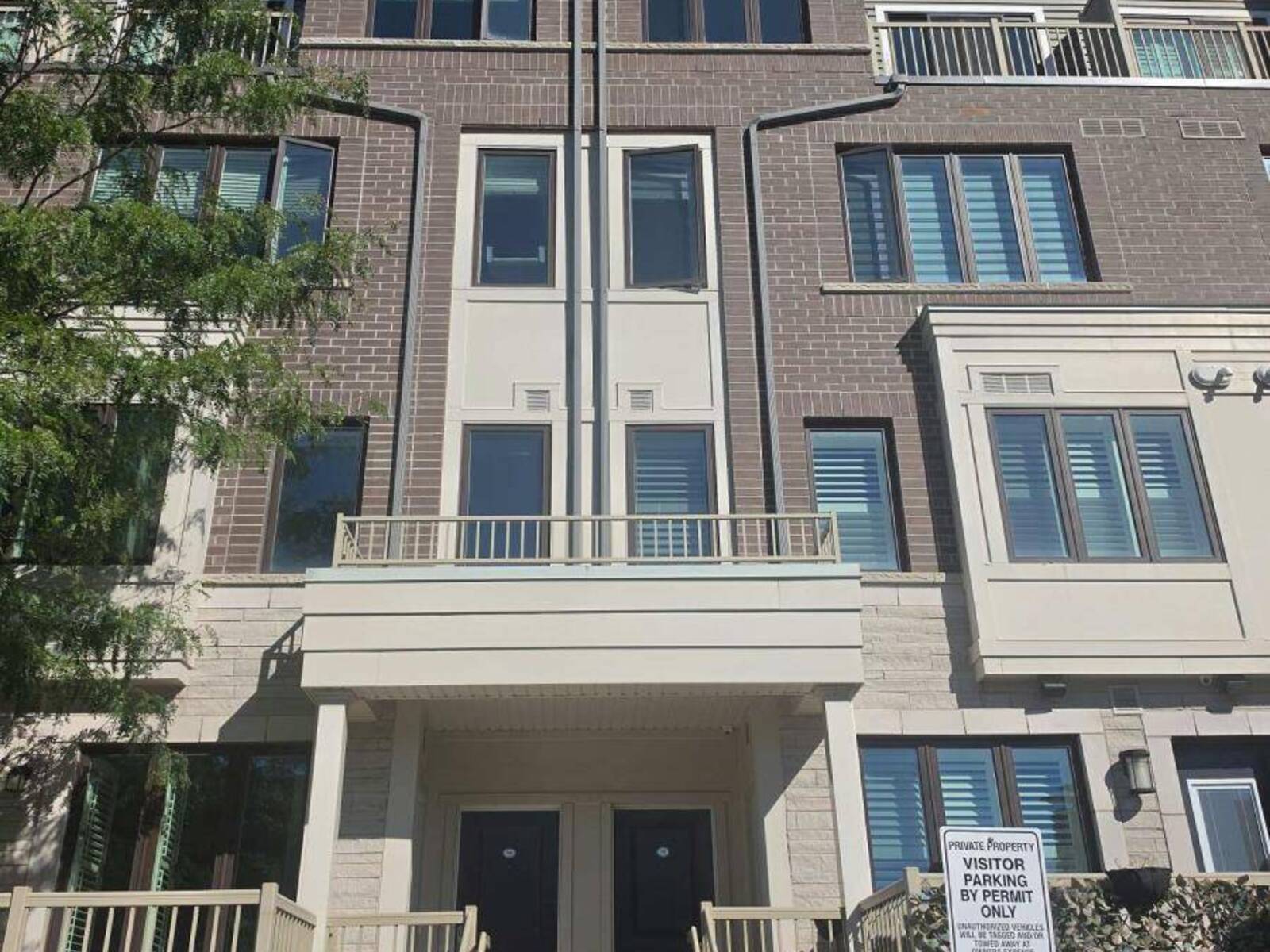 15 - 95 EASTWOOD PARK GARDEN, Toronto, Ontario M8W 0B9