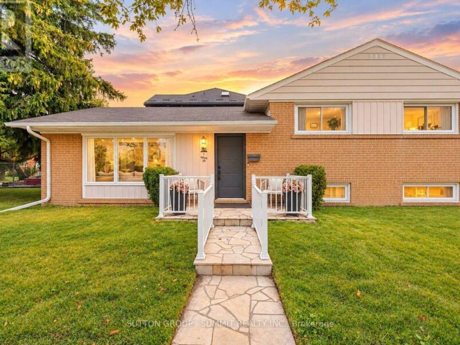 1 LAGOS ROAD, Toronto, Ontario M9W 4E3
