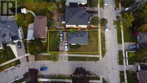 19 UPMINSTER CRESCENT | Toronto Ontario | Slide Image Six