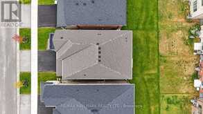 82 GRETZKY AVENUE | Barrie Ontario | Slide Image Four