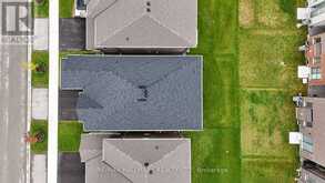 84 GRETZKY AVENUE | Barrie Ontario | Slide Image Four
