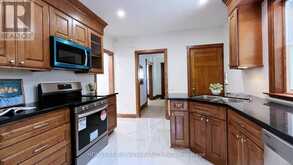82 CENTRE STREET E | Richmond Hill Ontario | Slide Image Four