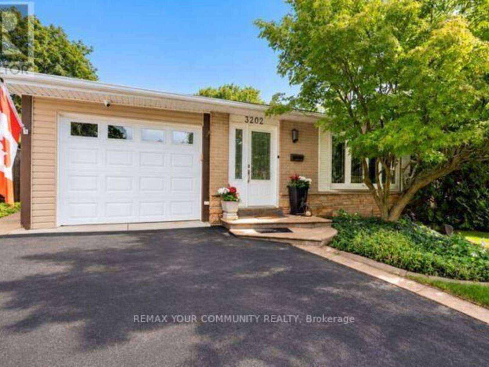 3202 CENTENNIAL DRIVE E, Burlington, Ontario L7M 1C2