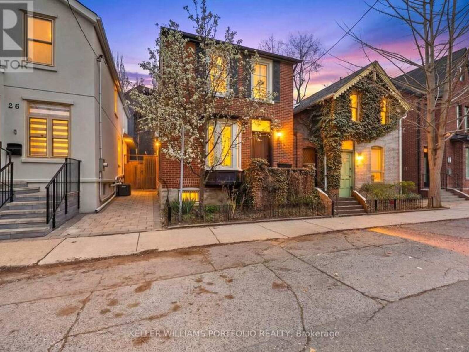 24 BISHOP STREET, Toronto, Ontario M5R 1N2