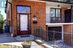 912 BLAIRHOLM AVENUE | Mississauga Ontario | Slide Image Three