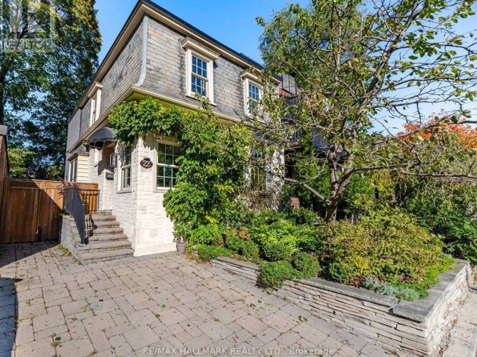 22 PRETORIA AVENUE, Toronto, Ontario M4K 1T3