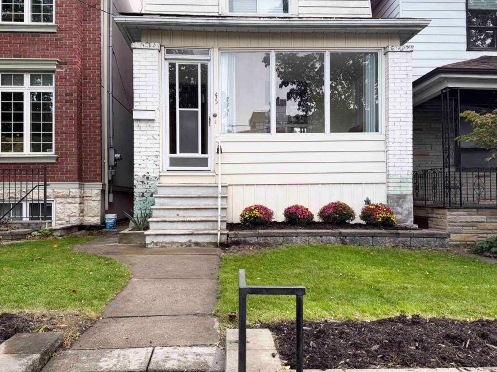 45 EATON AVENUE, Toronto, Ontario M4J 2Z4