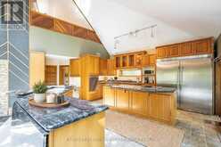 15 SCOTTDALE DRIVE | Oro-Medonte Ontario | Slide Image Five