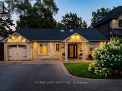 4653 DUNDAS STREET W Toronto Ontario, M9A 1A4