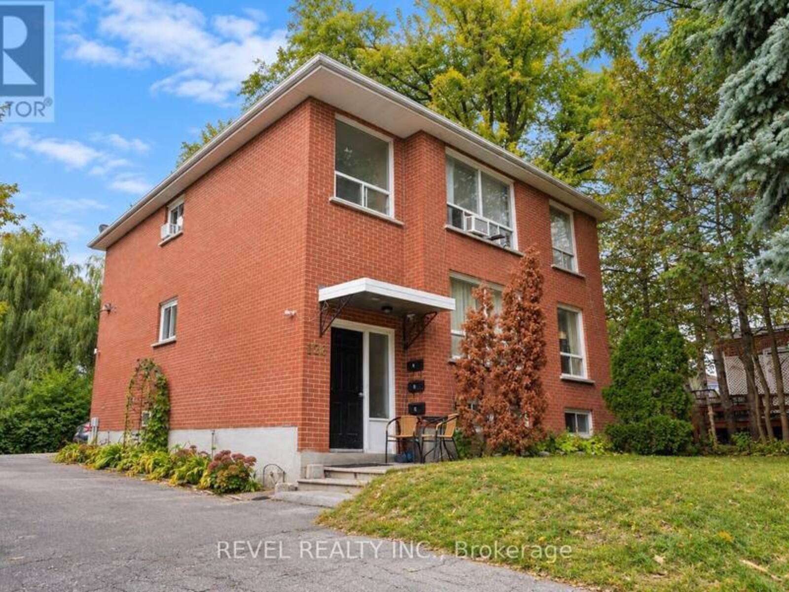 138 INNISFIL STREET, Barrie, Ontario L4N 3E7
