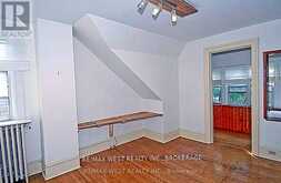 124 BALDWIN STREET | Toronto Ontario | Slide Image Eleven