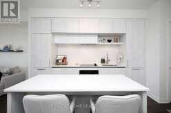 513 - 6 DAVID EYER ROAD | Richmond Hill Ontario | Slide Image Seven