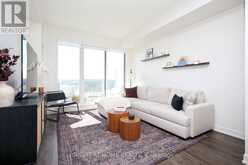513 - 6 DAVID EYER ROAD | Richmond Hill Ontario | Slide Image Eight
