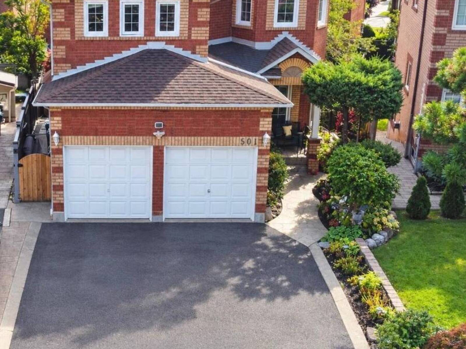 501 ASHPRIOR AVENUE, Mississauga, Ontario L5R 3N1