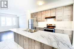 65 HOLDER DRIVE | Brantford Ontario | Slide Image Four