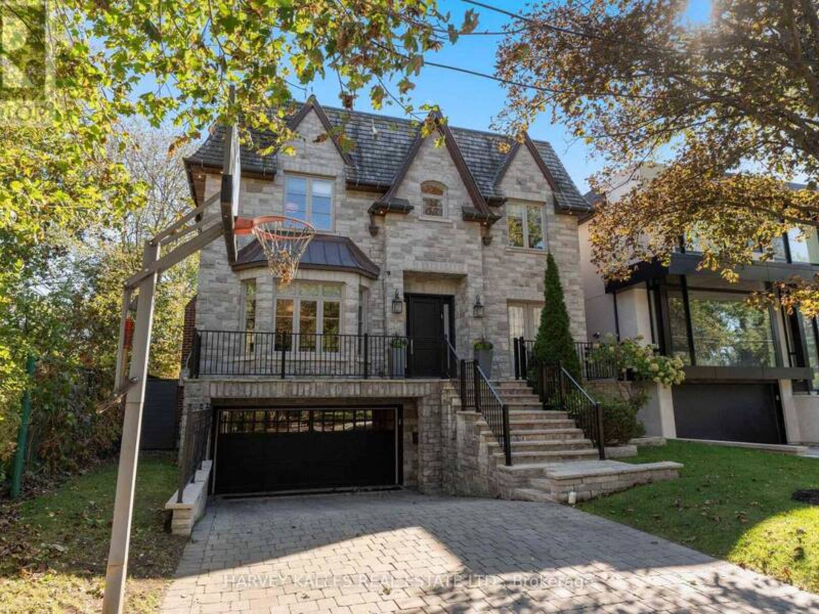 717 WOBURN AVENUE, Toronto, Ontario M5M 1M2