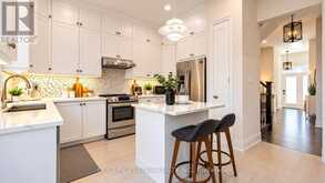 109 VANTAGE LOOP | Newmarket Ontario | Slide Image Sixteen