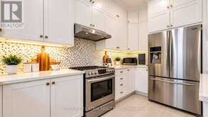 109 VANTAGE LOOP | Newmarket Ontario | Slide Image Twenty-one