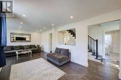 7 HAWTIN LANE | Aurora Ontario | Slide Image Thirteen