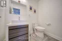 7 HAWTIN LANE | Aurora Ontario | Slide Image Nineteen
