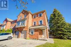 7 HAWTIN LANE | Aurora Ontario | Slide Image Two