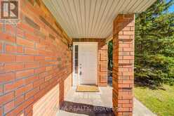 7 HAWTIN LANE | Aurora Ontario | Slide Image Four