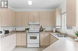 35 HARTWELL WAY | Aurora Ontario | Slide Image Sixteen
