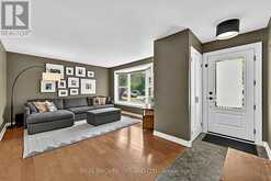 110 MURRAY DRIVE | Aurora Ontario | Slide Image Three