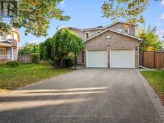 11 ESPBY COURT Richmond Hill Ontario, L4C 9L2