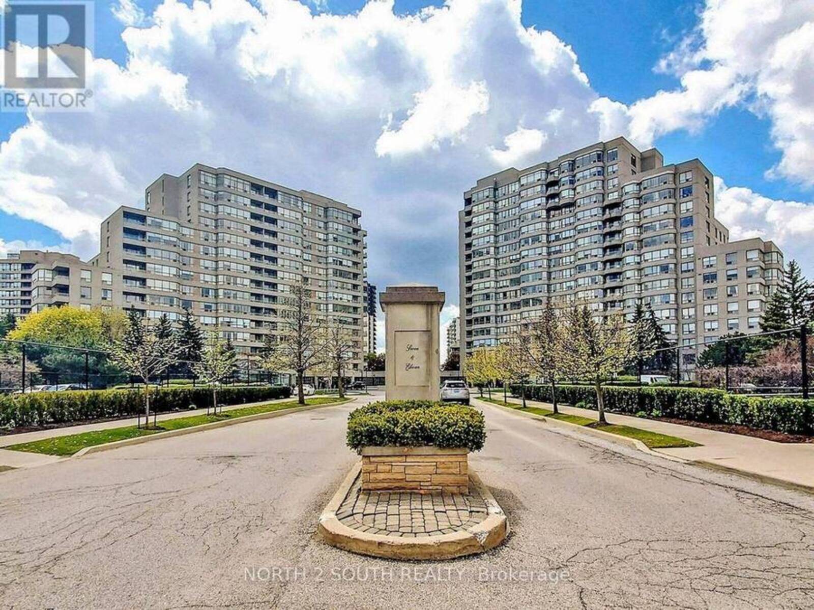 401 - 11 TOWNSGATE DRIVE, Vaughan, Ontario L4J 8G4