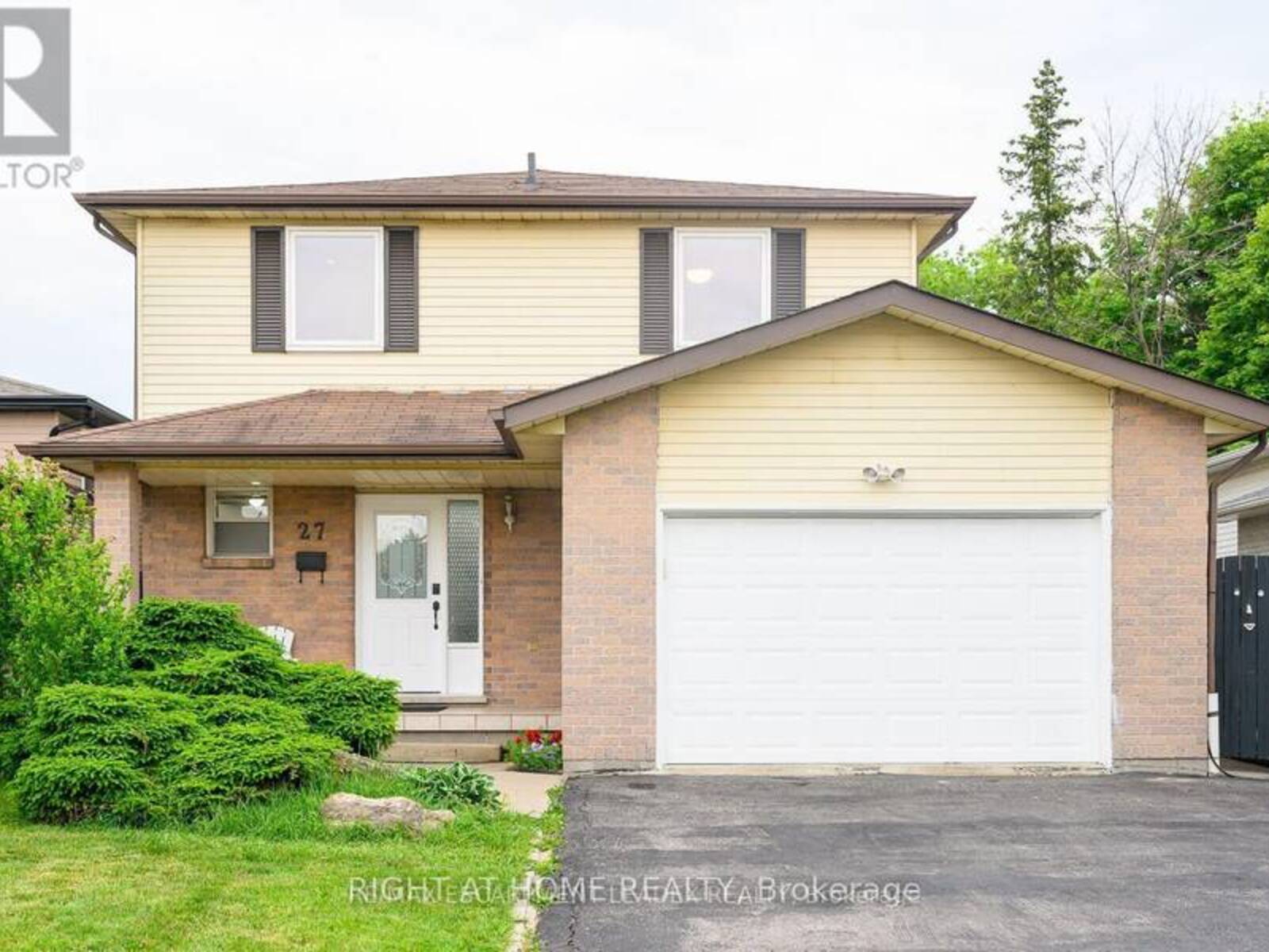 27 WINGFIELD PLACE E, Hamilton, Ontario L9C 7E9