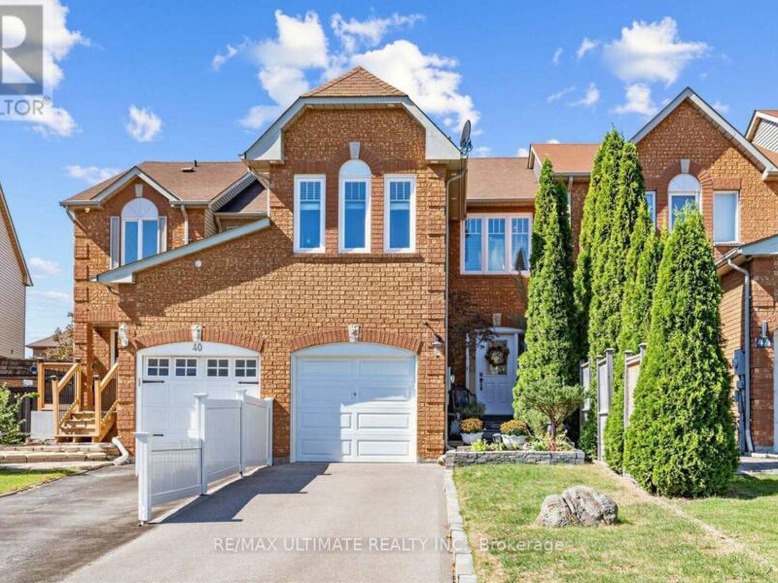42 LANDERVILLE LANE, Clarington, Ontario L1C 4W8