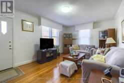 374 PENN AVENUE | Newmarket Ontario | Slide Image Ten