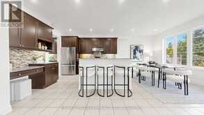 6 TENTONE COURT | Richmond Hill Ontario | Slide Image Eleven