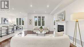 6 TENTONE COURT | Richmond Hill Ontario | Slide Image Six