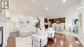 6 TENTONE COURT | Richmond Hill Ontario | Slide Image Nine