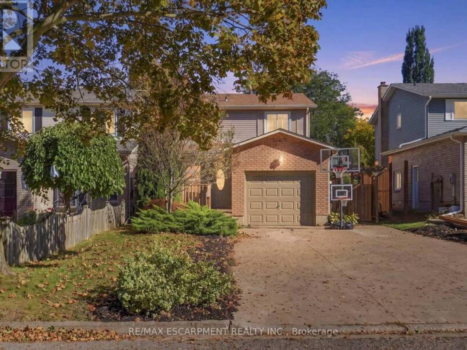 37 BAYVIEW DRIVE, Grimsby, Ontario L3M 4Z6