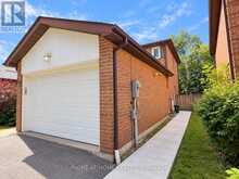 32 ARANKA COURT | Richmond Hill Ontario | Slide Image Five