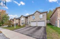 30 DOVE CRESCENT | Barrie Ontario | Slide Image Two