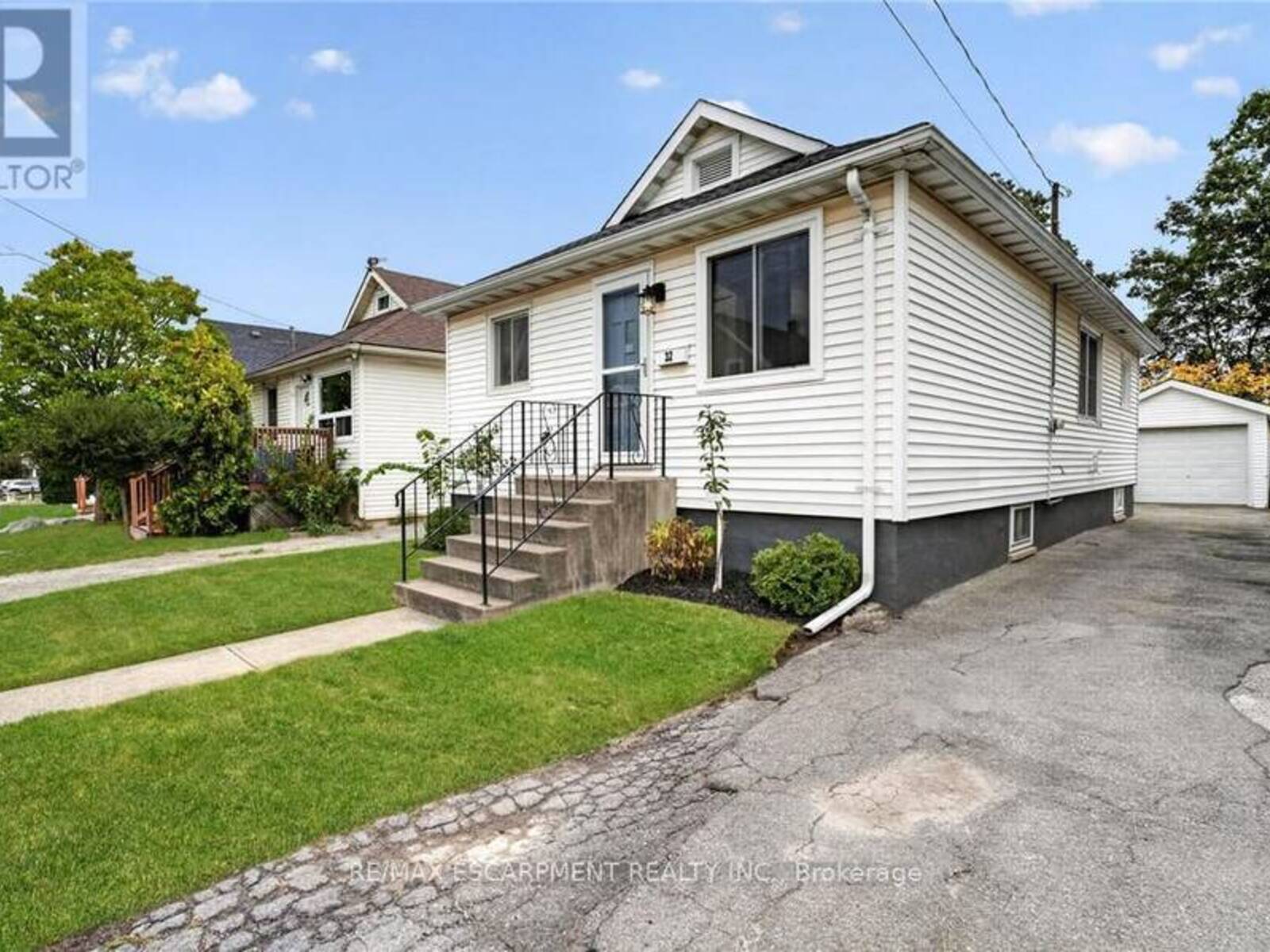 32 RICHMOND AVENUE, St. Catharines, Ontario L2R 3W7