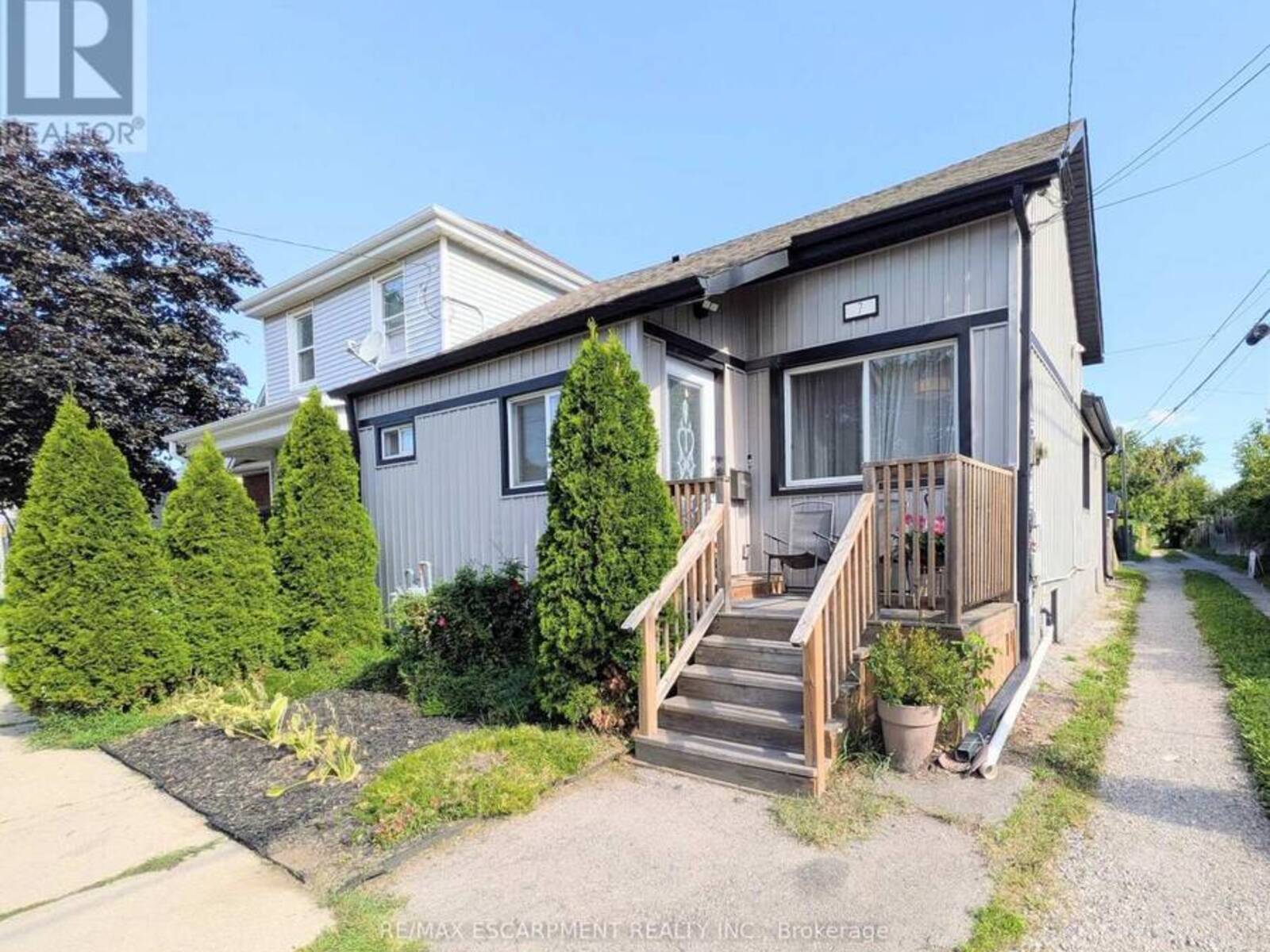 7 CAMPBELL AVENUE, Hamilton, Ontario L8L 2M7
