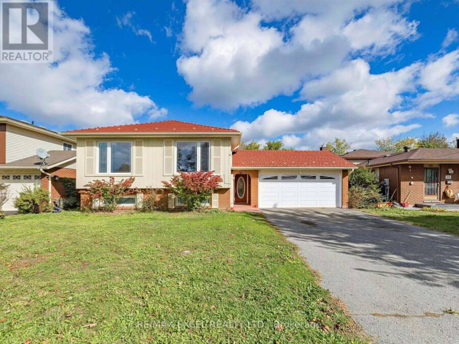 25 GRAND PLACE, Barrie, Ontario L4N 4Y3