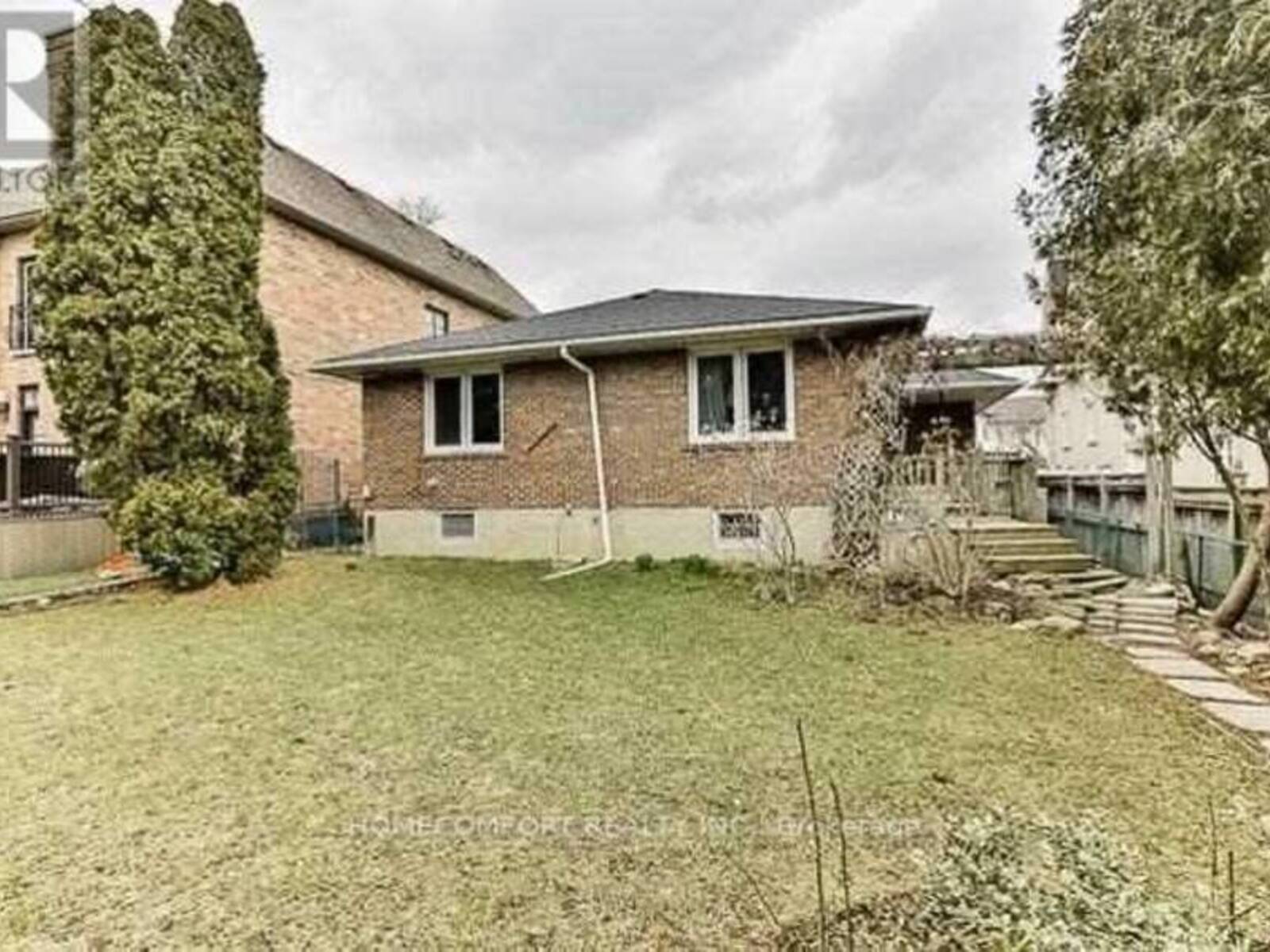 67 MUNRO BOULEVARD, Toronto, Ontario M2P 1C3