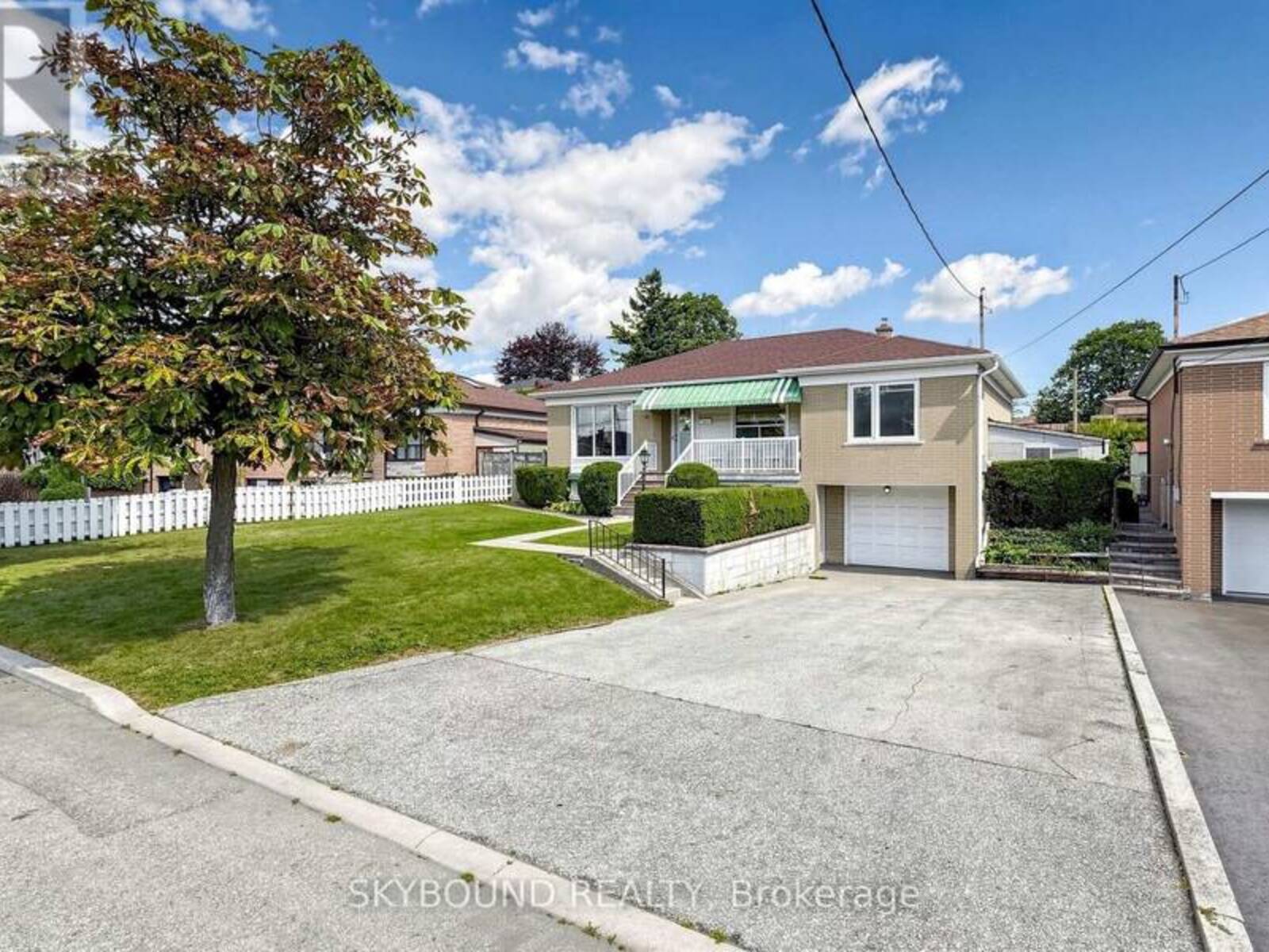 13 LISCOMBE ROAD, Toronto, Ontario M6L 2Z9