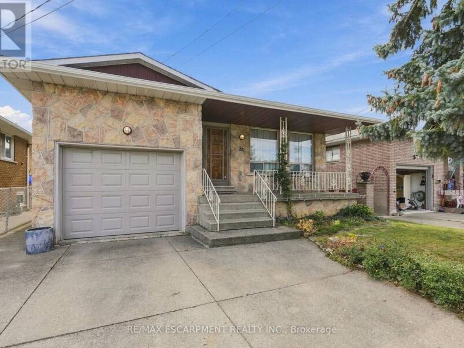 36 ALGONQUIN COURT, Hamilton, Ontario L8T 4T3
